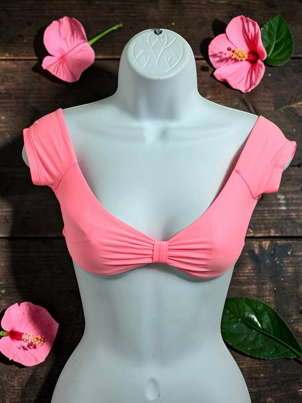 Hot Kiss Neon Pink Swim Top Size XS Swimwear Removeable Pads Bow Front New